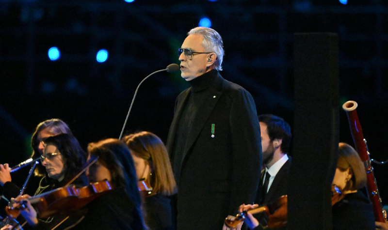 Andrea Bocelli met Blackfin bril tijdens opening Olympische Spelen 
